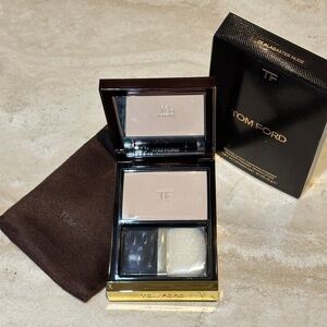 Tom Ford Architecture Soft Matte Blurring Powder - 01 ALABASTER NUDE